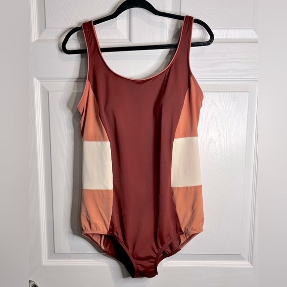 Lands’ End 1 piece color-block chlorine resistant burnt orange swimsuit - Sz. 16 - Picture 6 of 6